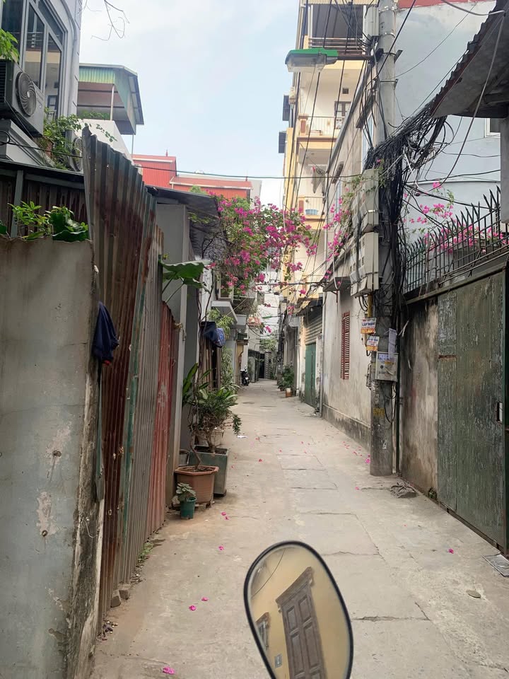 Nhà phố Tựu Liệt 32m² giá 5 tỷ - Sổ đỏ chính chủ, đầy đủ nội thất!