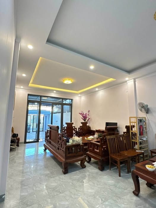 Nhà 2 tầng mặt đường nhựa Duy Tân - Kon Tum 150m² giá 3 tỷ - Sẵn sàng ở ngay!