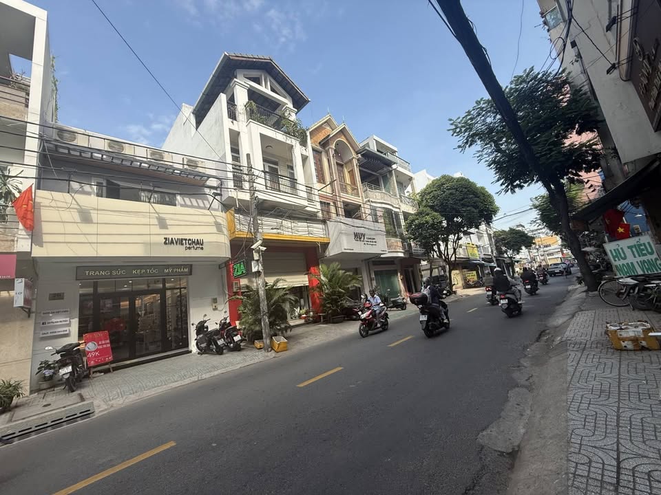 FrontHouse kinh doanh Nguyễn Hồng Đào 70m² giá 17,5 tỷ - Sát ga Metro số 2!