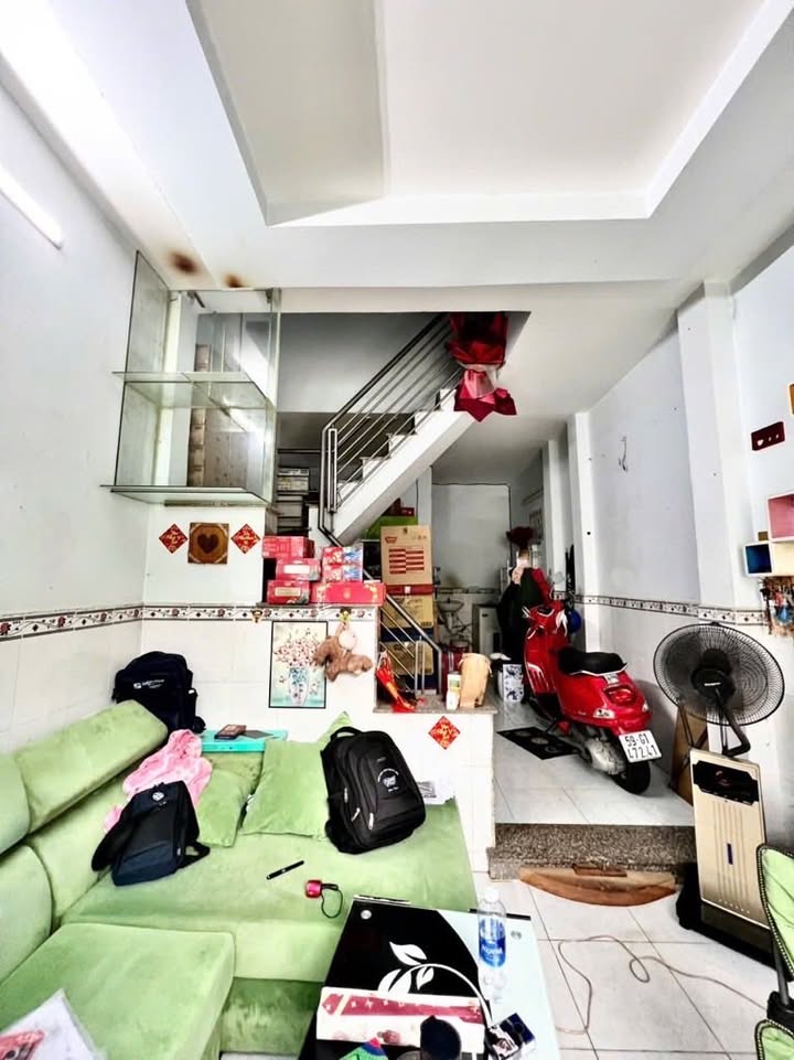 Nhà 2 tầng Hương Lộ 2, 28m² giá 2,05 tỷ - Full nội thất tiện nghi!