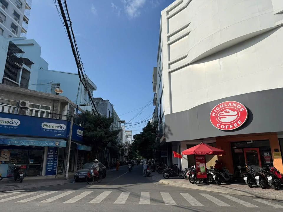 Nhà 3 Tầng Đường Thống Nhất, Vạn Thạnh, Nha Trang 116.9m² giá 19.5 tỷ - Gần biển thuận lợi!