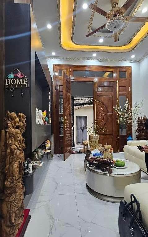 Nhà phố Hoàng Hoa Thám, 48m², giá 14.5 tỷ - Thiết kế hiện đại, vị trí tuyệt đẹp!