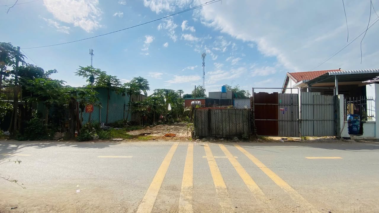 Đất mặt tiền đường Trần Thị Xanh, Dĩ An 155m² giá 5.7 tỷ - Tiềm năng kinh doanh lớn!