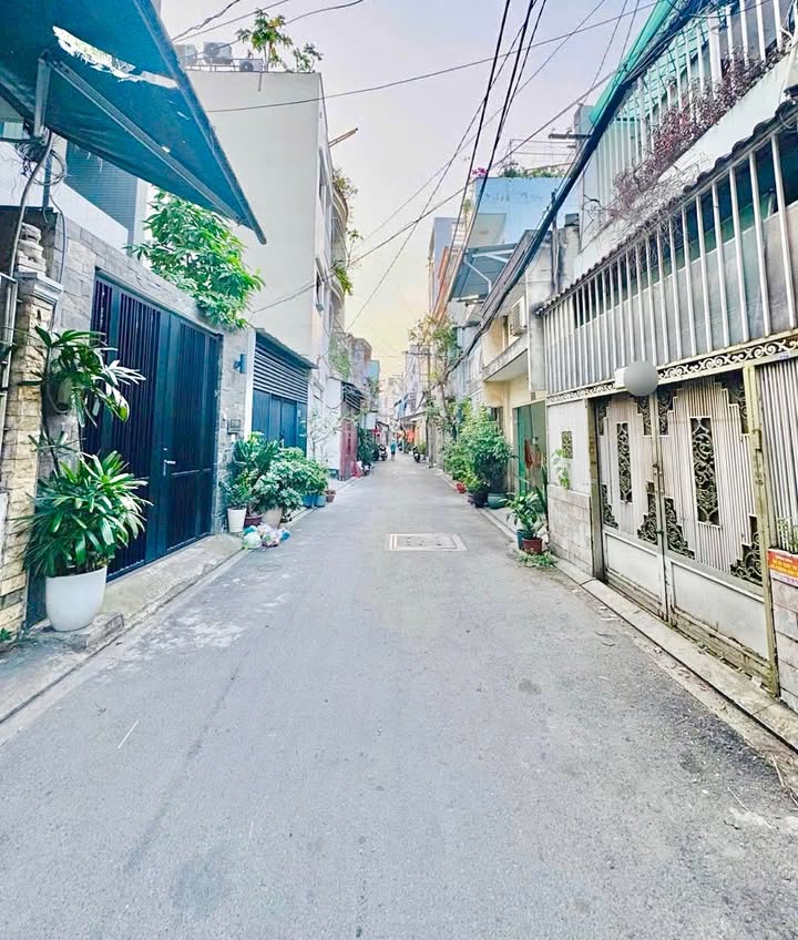 Nhà riêng Quận Tân Bình 63m² giá 7.99 tỷ - Hẻm nhựa xe tải thông thoáng!