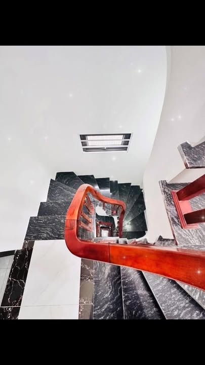 Nhà mới bán tại phường Đức Giang, quận Long Biên - 30m², giá 6 tỷ - Lô góc 3 mặt thoáng!