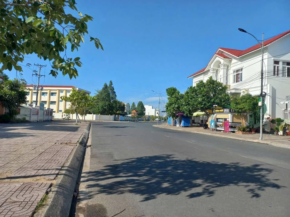 Đất nền 110m² đường số 3, Khu Văn Hóa Tây Đô - Giá chỉ 4.8 tỷ!