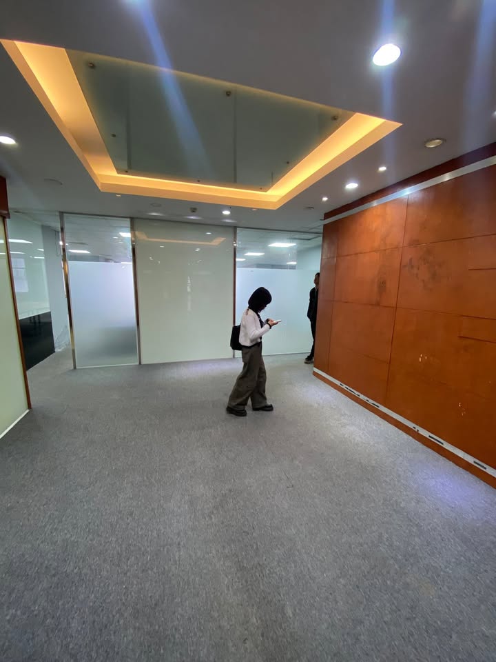Văn phòng cho thuê 350m² tại Dương Đình Nghệ, Cầu Giấy - Full đồ, sẵn sàng làm việc!
