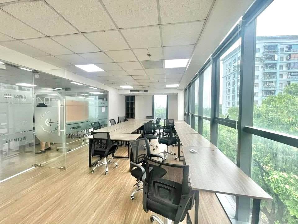 Văn phòng cho thuê 120m² tại Lê Văn Lương, Thanh Xuân - Miễn phí xe và setup qua Tết!