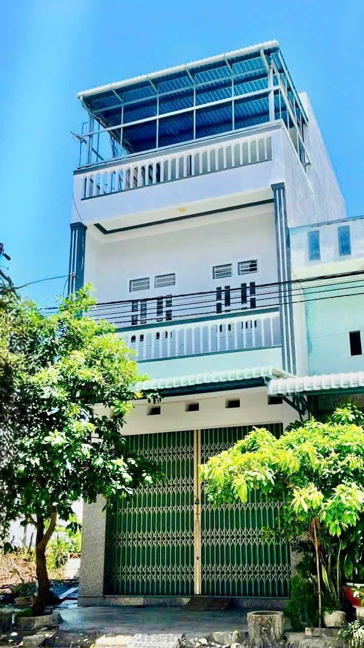 Nhà mặt tiền 3 tầng Khu Cầu 2, Quy Nhơn 80m² giá 4.5 tỷ - Nhà mới đẹp, vào ở ngay!
