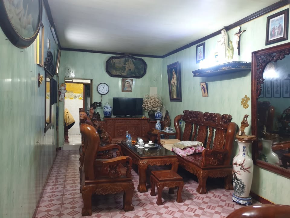 Nhà 3 tầng ngõ đẹp đường Lê Hồng Phong, Nam Định 74m² giá 2.2 tỷ - Sẵn sàng vào ở!