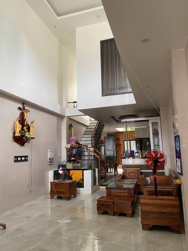 Nhà 2 tầng Bà Triệu, TP Huế 92m² giá 5 tỷ - Sân đỗ ô tô thoải mái!