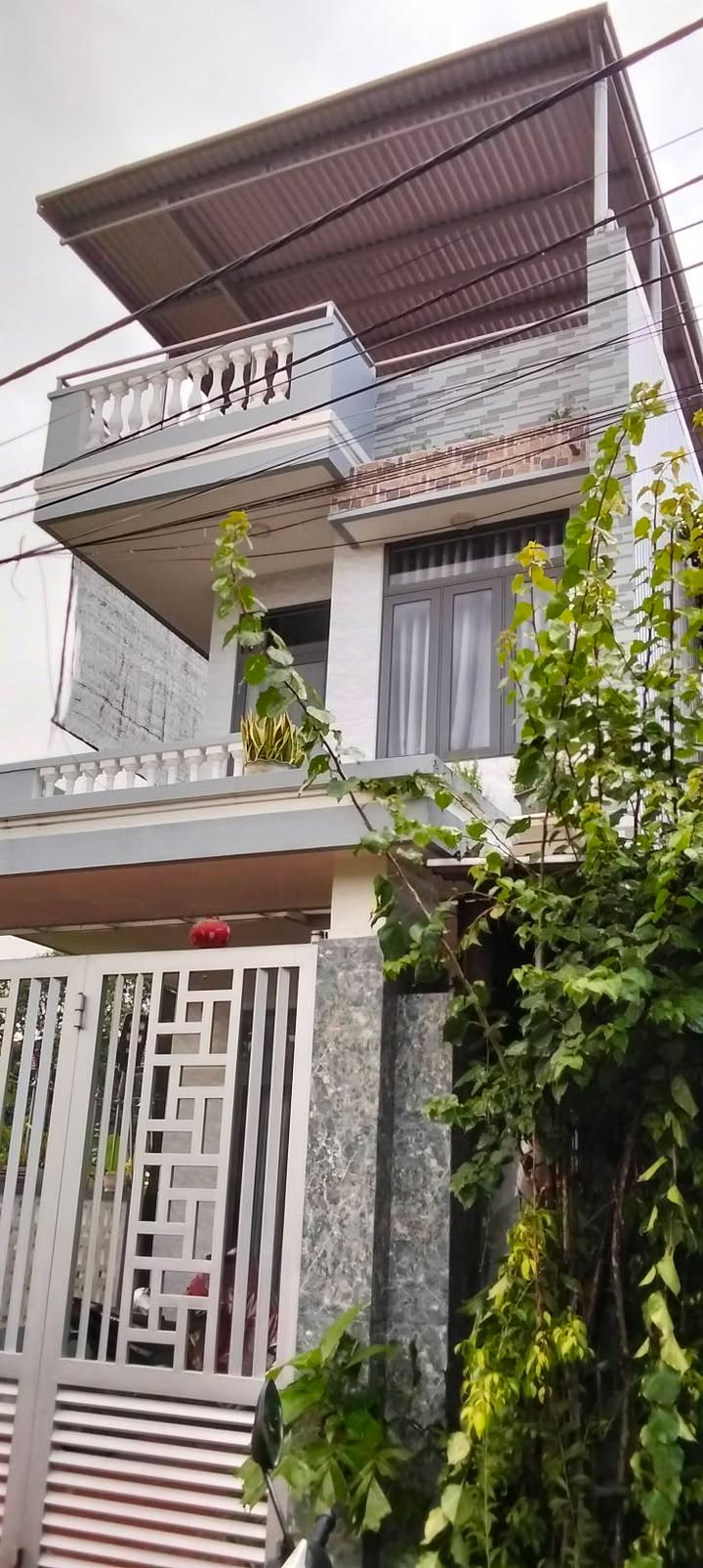 Nhà 3 tầng Lý Nam Đế, 100m² giá 2.7 tỷ - Sẵn sàng vào ở ngay!