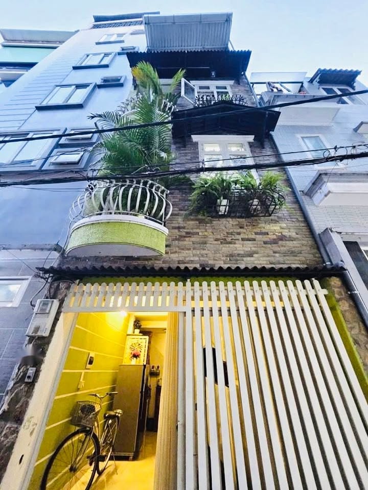 Nhà hẻm Phan Xích Long 19m² giá 5.75 tỷ - Sổ hồng riêng, công chứng ngay!