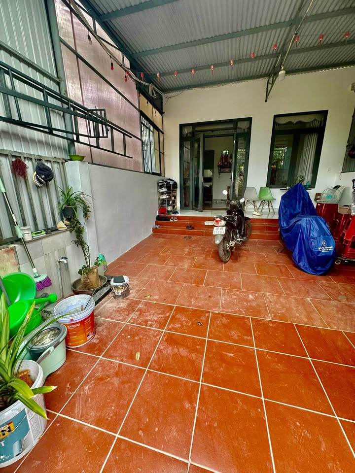 Nhà hẻm 74 Nguyễn Hữu Chỉnh, Bảo Lộc 140m² giá 2.3 tỷ - Chính chủ bán gấp!