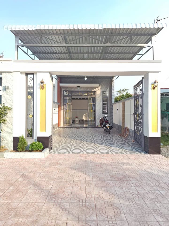 Nhà mặt tiền Hóc Trâm, 190m² giá 1.668 tỷ - Sân đậu ô tô thoải mái!