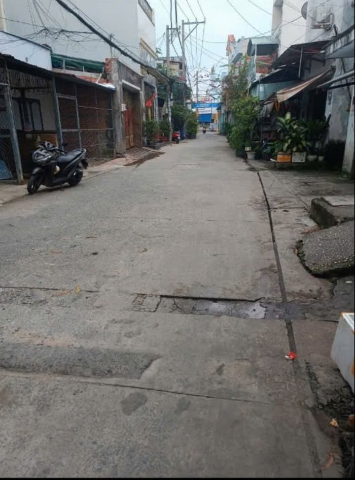 Nhà 2 tầng hẻm 6m gần AeonMall Tân Phú 81m² giá 5.5 tỷ - Nhà còn mới đẹp!