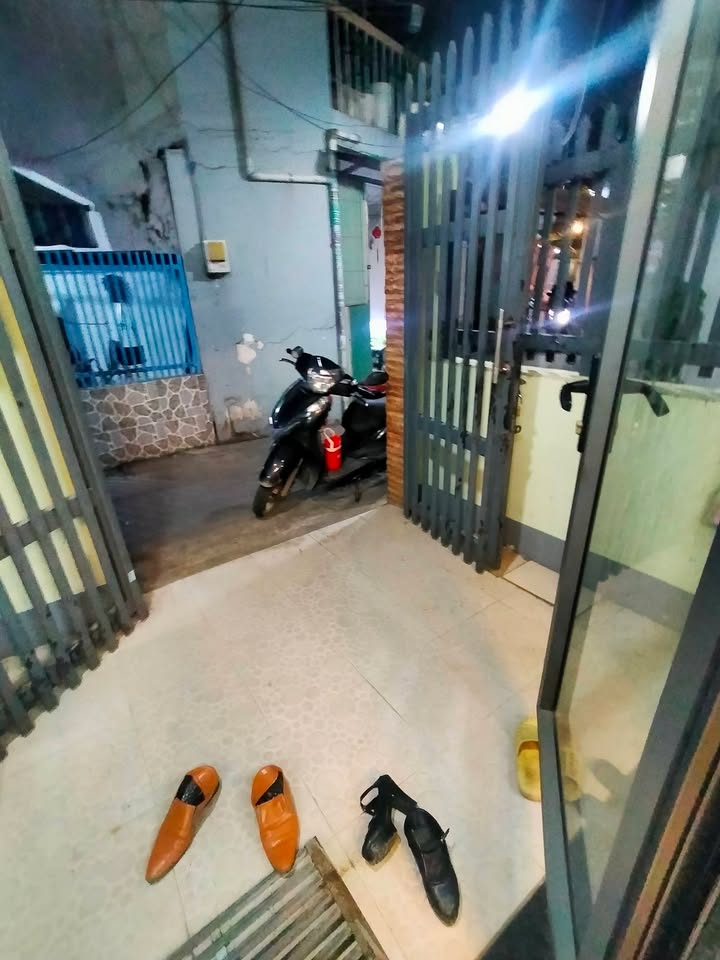 Nhà phố Cây Sung Quận 8 65m² giá 6.5 tỷ - Sổ hồng chính chủ, sẵn sàng ở ngay!