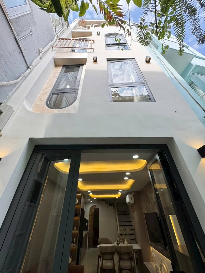 Nhà 4 Tầng KTS Thiết Kế Đẹp - Khu Huỳnh Văn Bánh, Phú Nhuận 27m² giá 5.79 tỷ - Sẵn sàng vào ở!