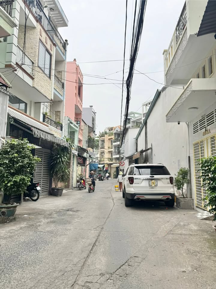 Nhà mặt tiền hẻm Lạc Long Quân, Q11 - 44m² chỉ 8.2 tỷ - Đầu tư sinh lời