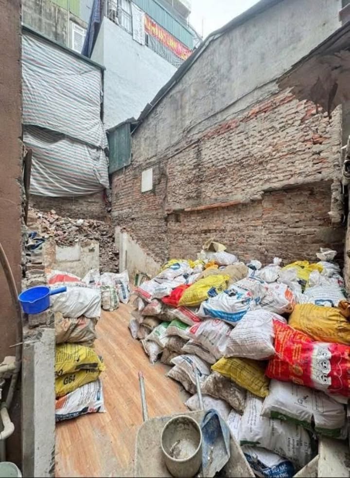 Đất thổ cư 27m² tại ngõ Văn Chương, Đống Đa - Sổ đỏ chính chủ, giá chỉ 4 tỷ!