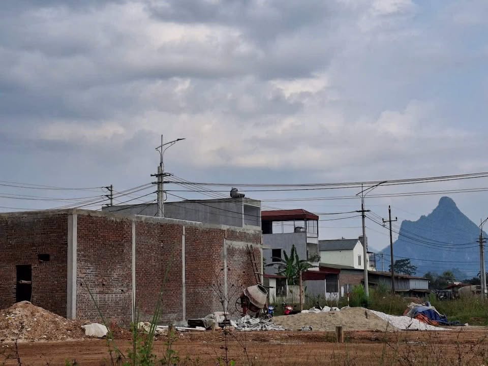 Đất nền đẹp tại Thị trấn Lục Yên 100m² - Sổ vuông vắn, giá thỏa thuận!