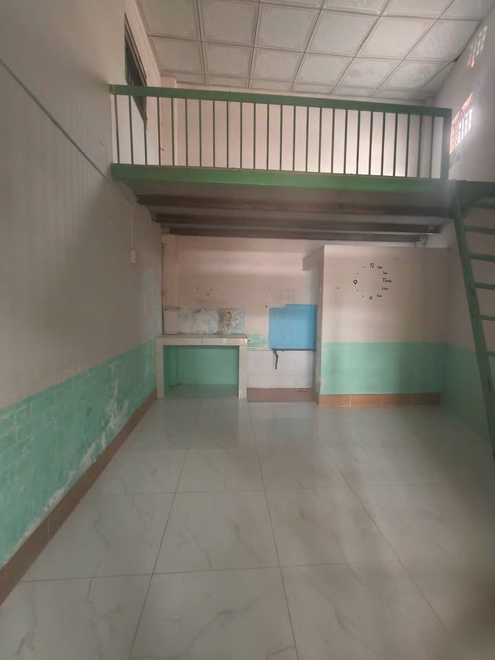 Phòng trọ Hóc Môn 18m² giá 2.2 triệu - Mặt tiền đường xe tải thông thoáng!