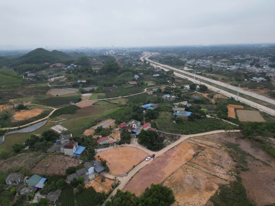 Đất nền đẹp tại Đường Bắc Sơn kéo dài, Thái Nguyên - 210m² chỉ 2 tỷ - Sổ đỏ chính chủ!