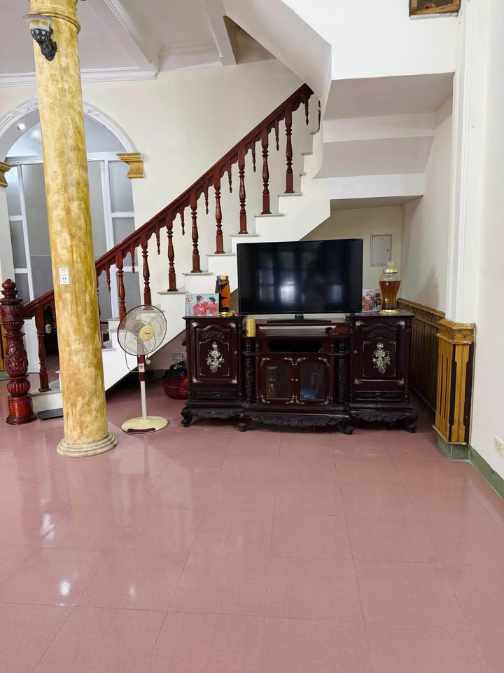 Nhà 3 tầng Nguyễn Khuyến, Trường Thi 126m² giá 5 tỷ - Không gian sống lý tưởng!