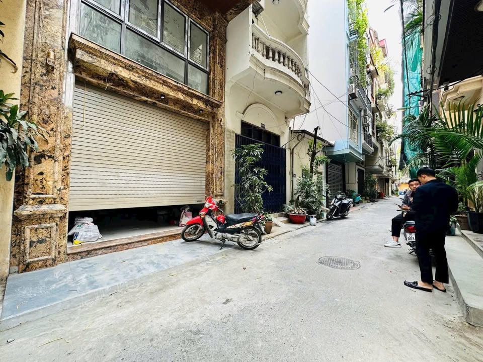 Nhà phố Hồ Tùng Mậu 48m² giá 7 tỷ - Ngõ thông 7 chỗ đỗ cửa