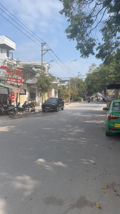 Nhà mặt đường Nguyễn Du Sầm Sơn 102m² giá 4 tỷ - Kinh doanh sầm uất!