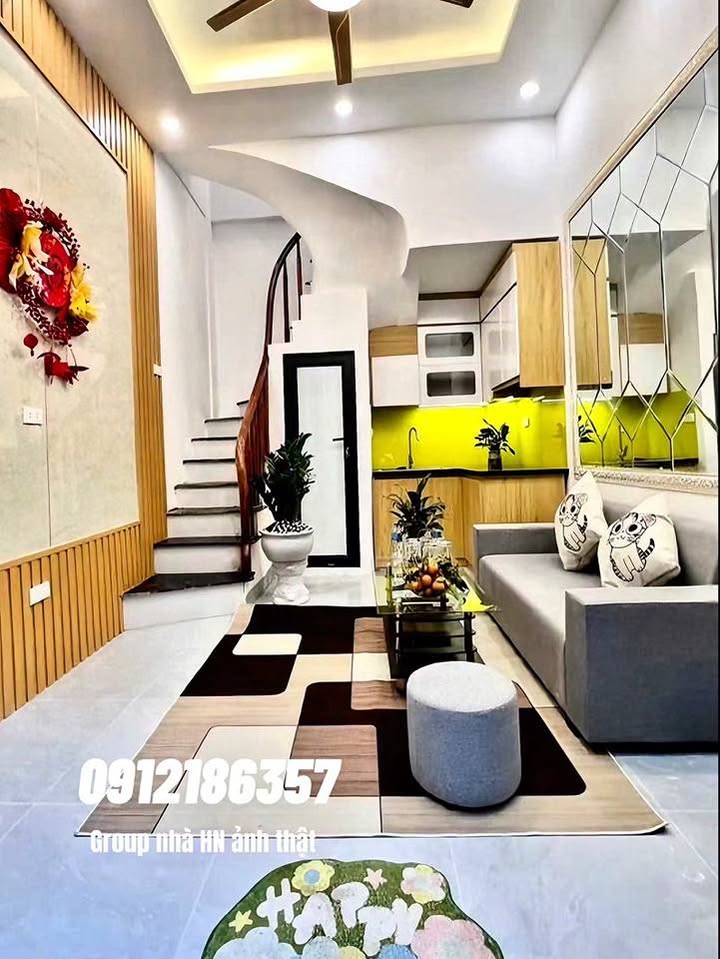 Townhouse phố Thanh Nhàn, Quận Hai Bà Trưng 18m² giá 6.85 tỷ - Mặt ngõ ô tô, kinh doanh sầm uất!