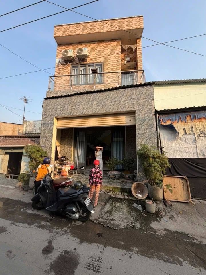 Nhà lầu trệt Khánh Bình, Tân Uyên 3 phòng ngủ giá 5 triệu - Sẵn sàng vào ở ngay!