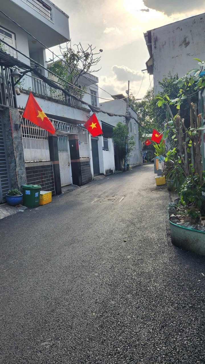 Nhà phố Hiệp Phú, Thủ Đức 66m² giá 6.8 tỷ - Ô tô vào tận nhà!