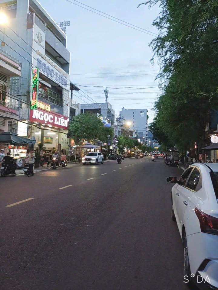 Bán nhà mặt tiền Nguyễn Huệ Quy Nhơn 72m² giá 12 tỷ - Cơ hội đầu tư hấp dẫn!
