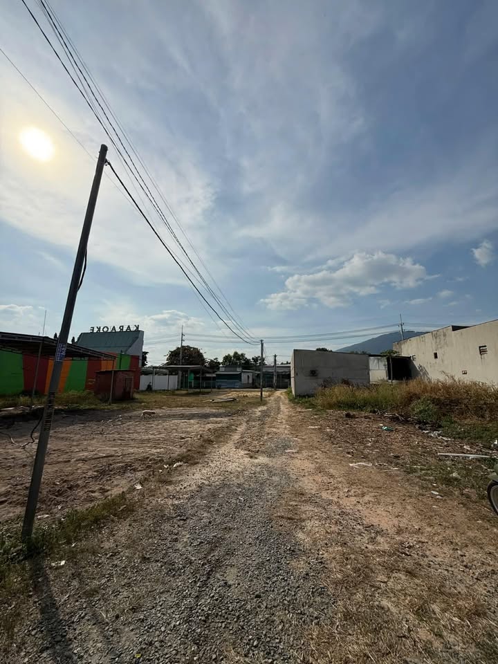 Đất thổ cư 120m² tại Thị trấn Củ Chi - Sổ hồng chính chủ, xây dựng tự do!