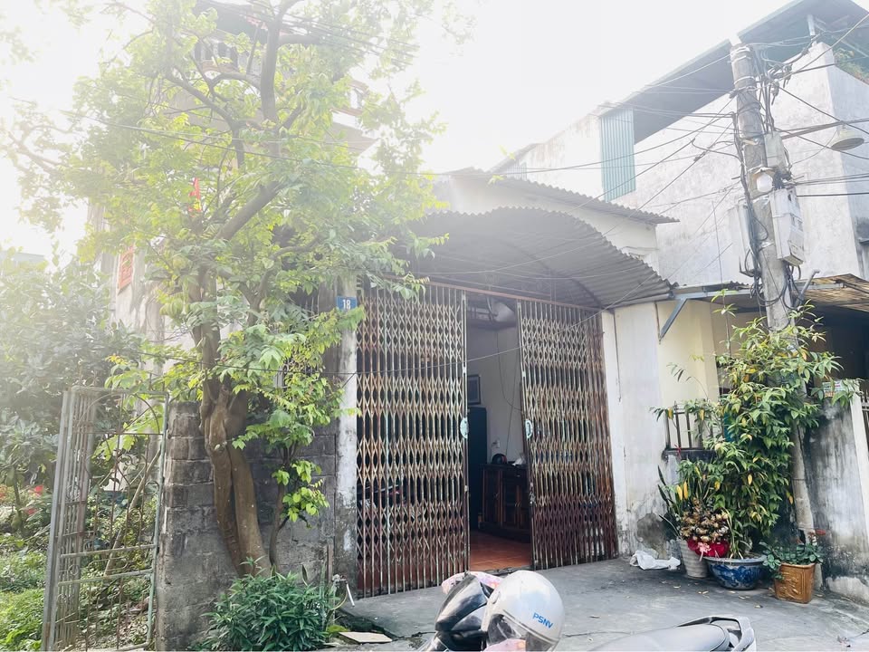 Nhà 2 tầng 1 tum Tổ 1 Phường Tân Quang 80m² giá 2 tỷ - Sẵn sàng vào ở!