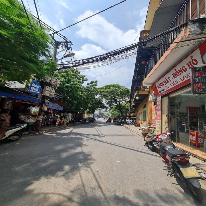 Nhà 3 tầng Đông Dư, Gia Lâm 111m² giá 10 tỷ - Sổ đỏ chính chủ!