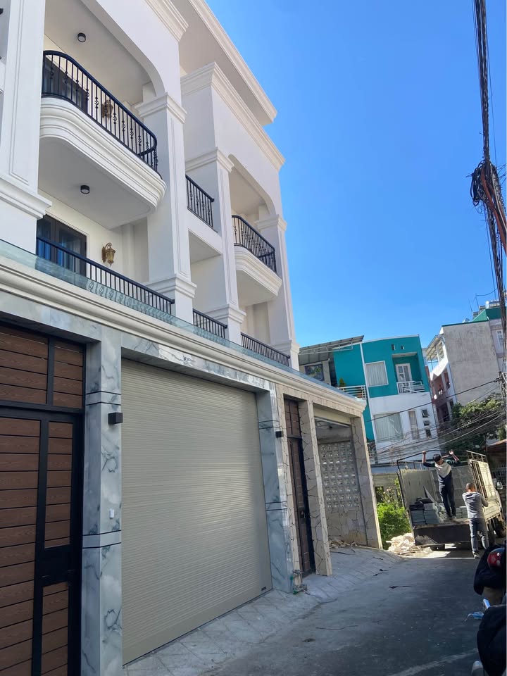 Nhà phố Phù Đổng Thiên Vương Đà Lạt 70m² giá 9.5 tỷ - Đường ô tô tránh nhau!