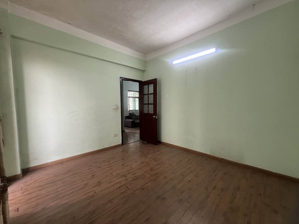 Căn hộ chung cư Việt Hưng 77m² giá 3 tỷ - Sổ đỏ chính chủ, giao dịch ngay!