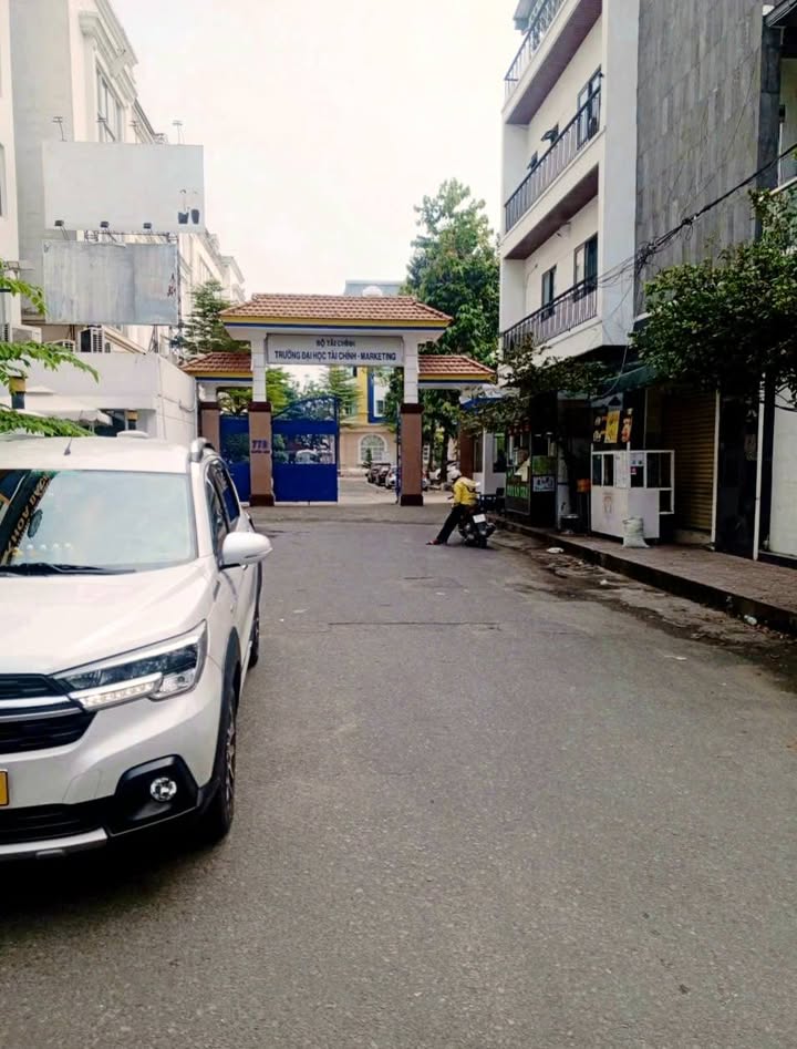 Bán nhà hẻm xe hơi Nguyễn Kiệm, Phú Nhuận 40m² giá 9.5 tỷ - Thích hợp cho gia đình đông người!