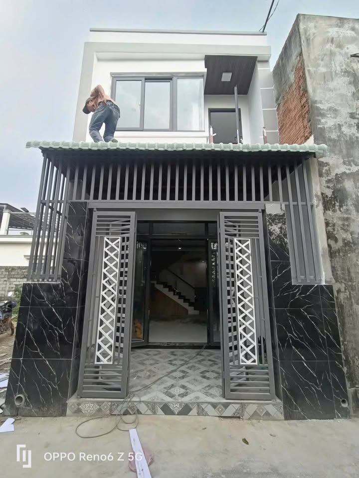 Nhà 1 Trệt 1 Lầu tại Giồng Lớn, Long An 52m² giá 1.7 tỷ - Vị trí kinh doanh thuận lợi!