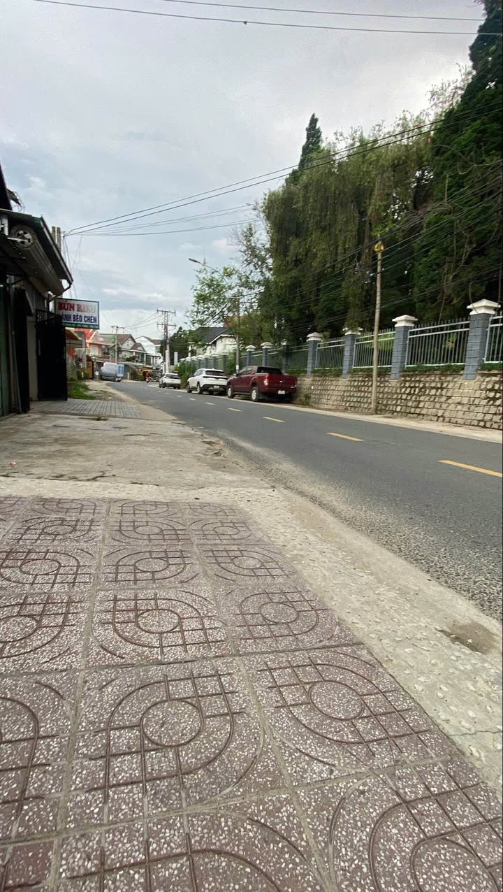 FrontHouse 4 tầng Lý Nam Đế, Đà Lạt 99m² giá 14.9 tỷ - Đầu tư sinh lời ổn định!