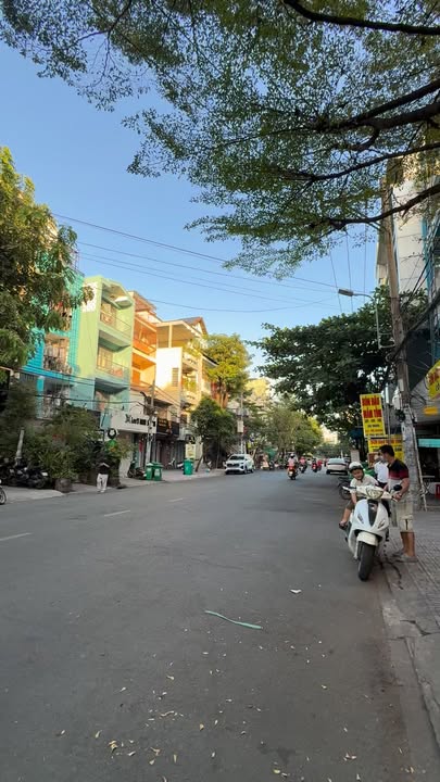 Nhà 3 tầng tại Nguyễn Gia Trí, Bình Thạnh 72m² giá 14 tỷ - Ô tô vào tận nhà!