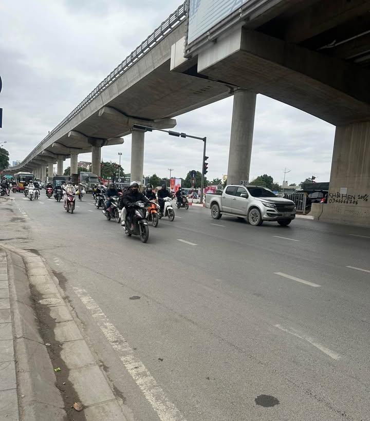 Nhà 7 tầng Cầu Diễn 45m² giá 1 tỷ - Ô tô vào tận nhà, kinh doanh hiệu quả!