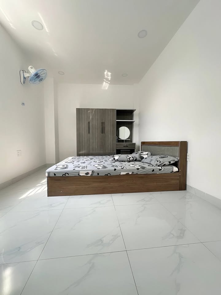 Nhà Phố Đối Diện BV 175 Tại Phú Nhuận 27m² - Tiện Ích Đầy Đủ, Giá Tốt!