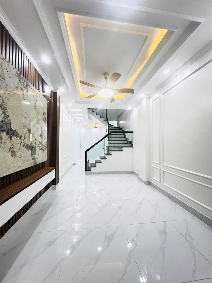 Nhà 3 tầng Nguyễn Tường Loan 43m² giá 3.65 tỷ - Thiết kế hiện đại, không gian thoáng mát!