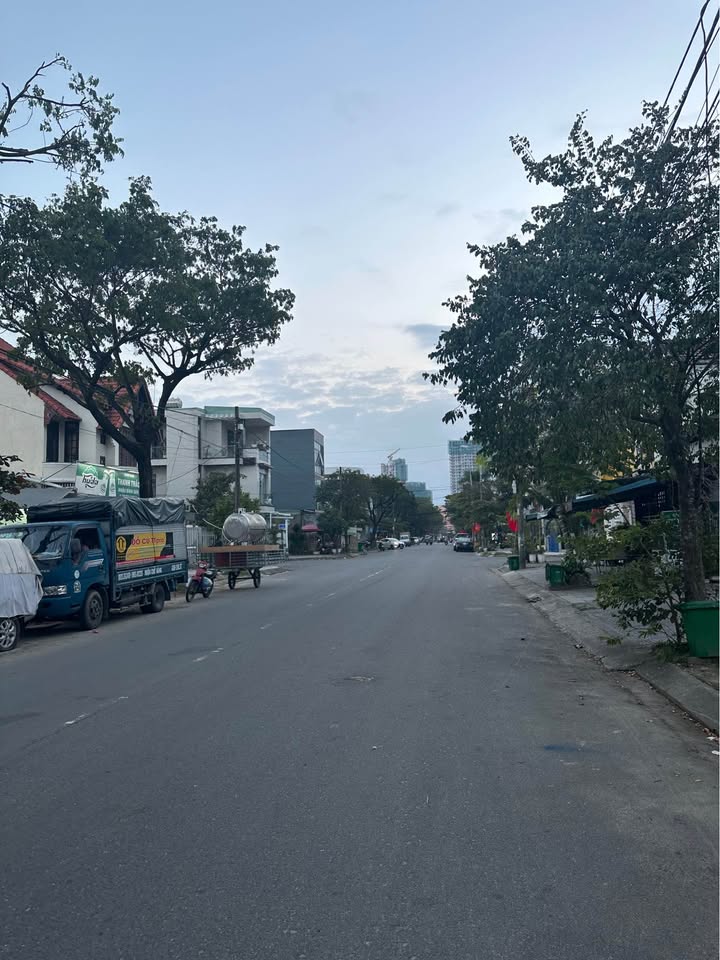 FrontHouse mặt tiền Khúc Hạo 196m² giá 21 tỷ - Kinh doanh lý tưởng!