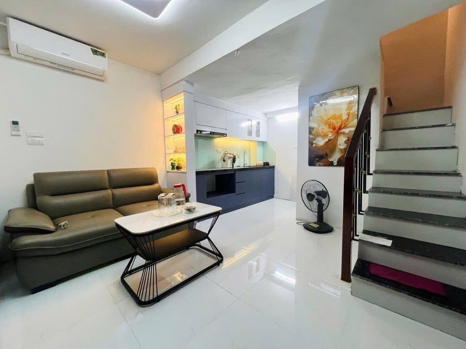 Nhà 5 tầng Xuân Đỉnh 33m² giá 8 tỷ - Sổ đỏ chính chủ, nở hậu nhẹ!