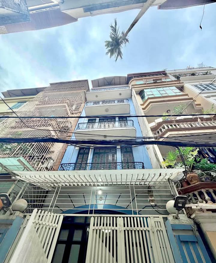 Nhà phố Trần Quốc Hoàn, Cầu Giấy 50m² - Thiết kế hiện đại, ô tô tránh nhau