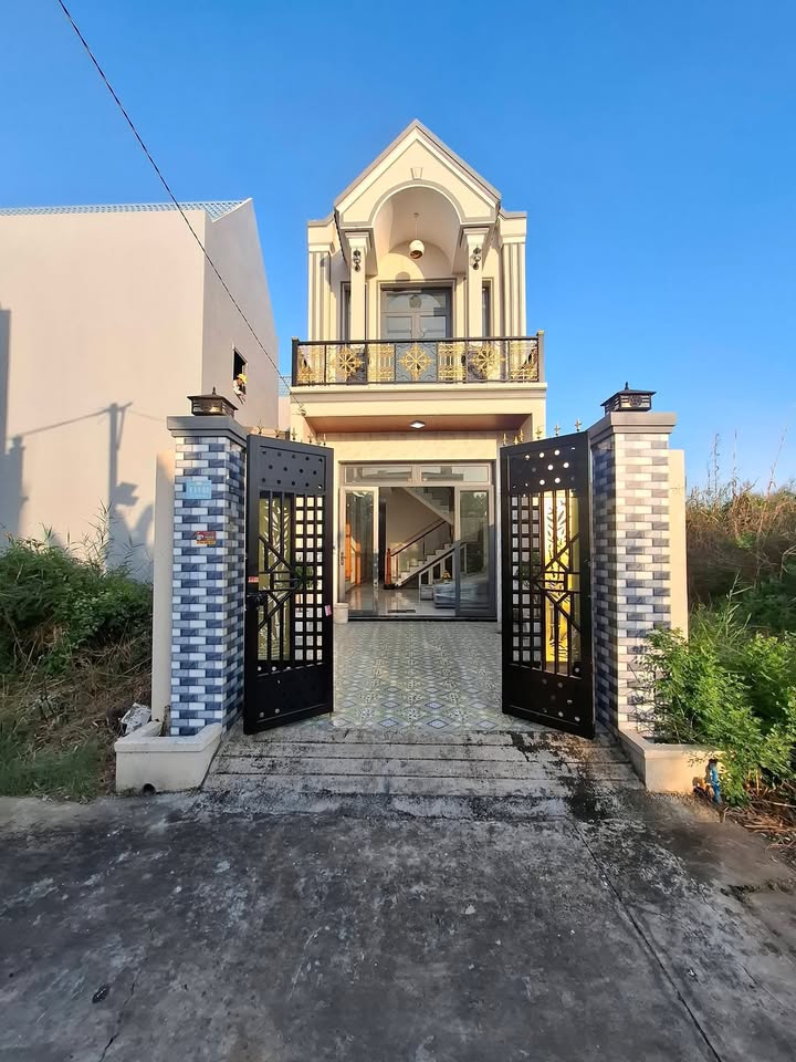 Nhà 4 Phòng Ngủ Xã Long Trạch 100m² giá 2.35 tỷ - Hoàn công sẵn sàng ở ngay!